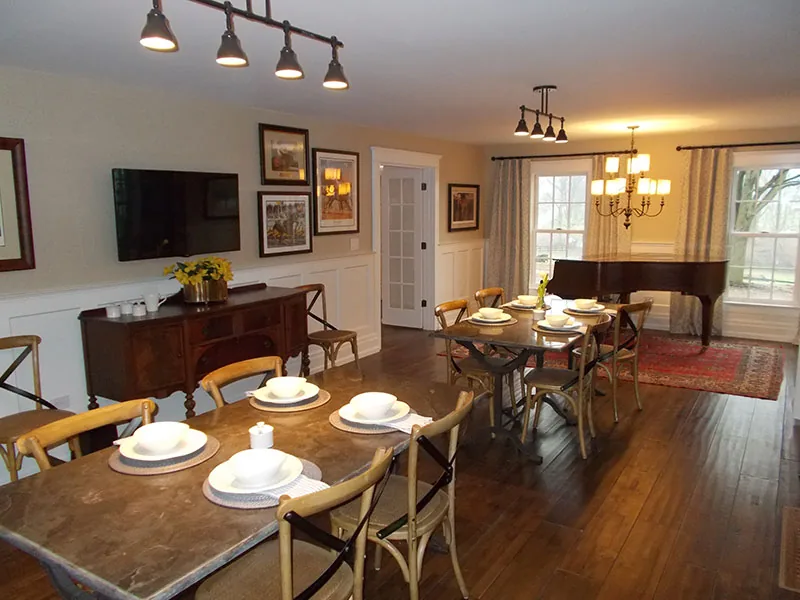 Eighth Pole Inn dining room