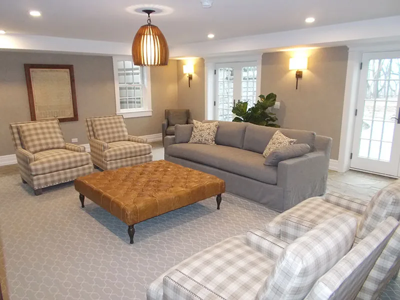 Eighth Pole Inn living room